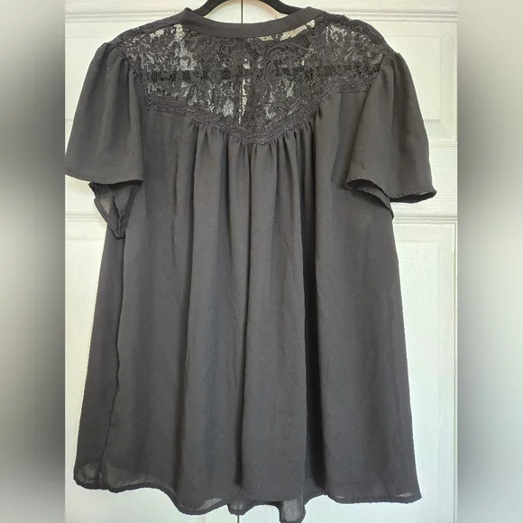 Torrid Georgette With Lace Detail Flutter Sleeve Black Top - Size 2 - Picture 6 of 12